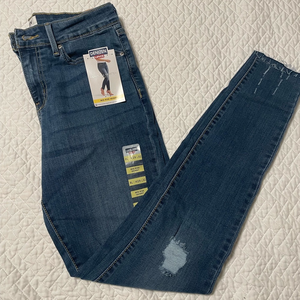 Size 8L Denizen from Levi’s Mid Rise Skinny Jeans